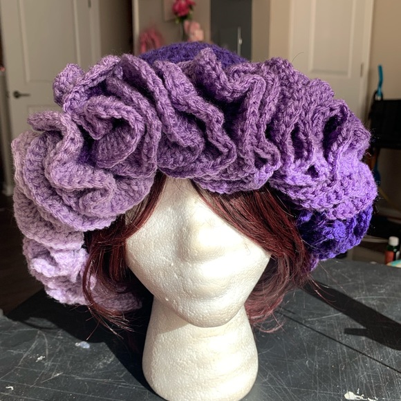 Crochet ruffled hats - Picture 5 of 15